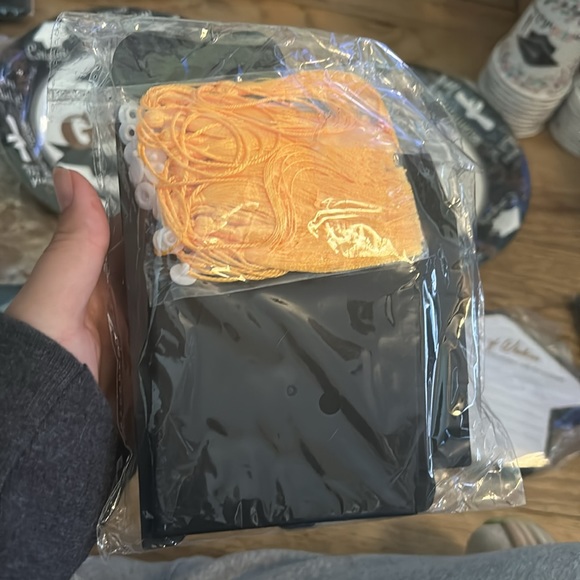 Graduation supplies - Picture 8 of 9